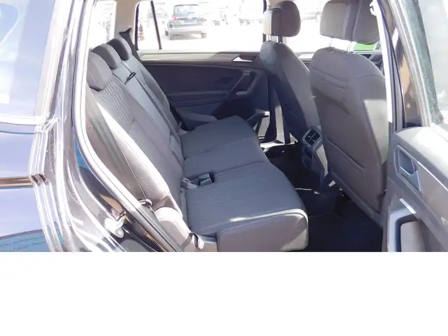 Volkswagen Tiguan Allspace view 12