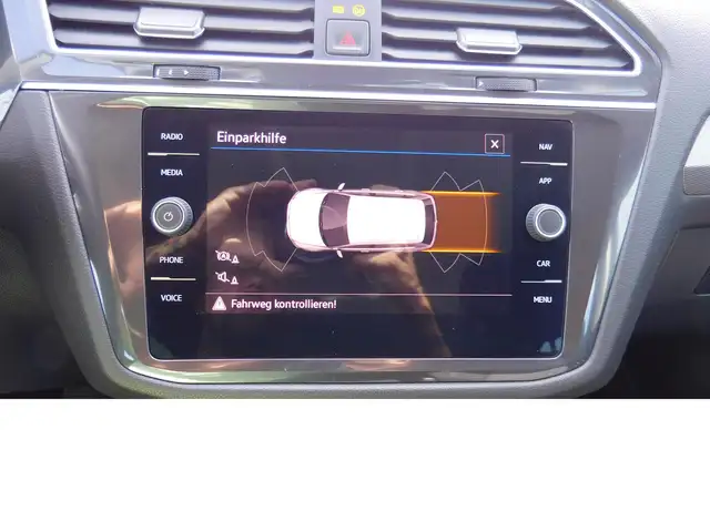 Volkswagen Tiguan Allspace view 6