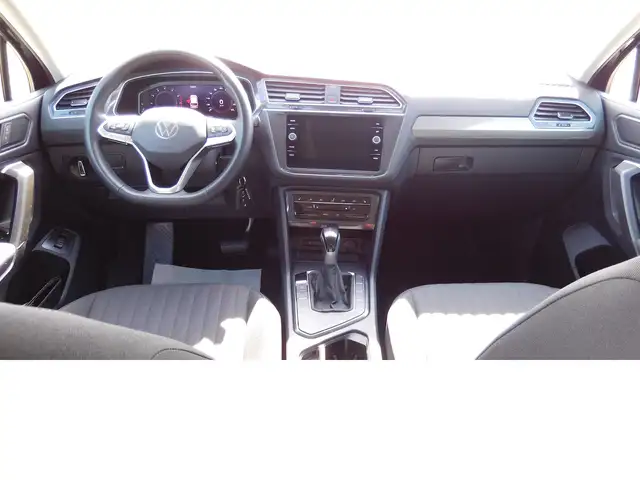 Volkswagen Tiguan Allspace view 9
