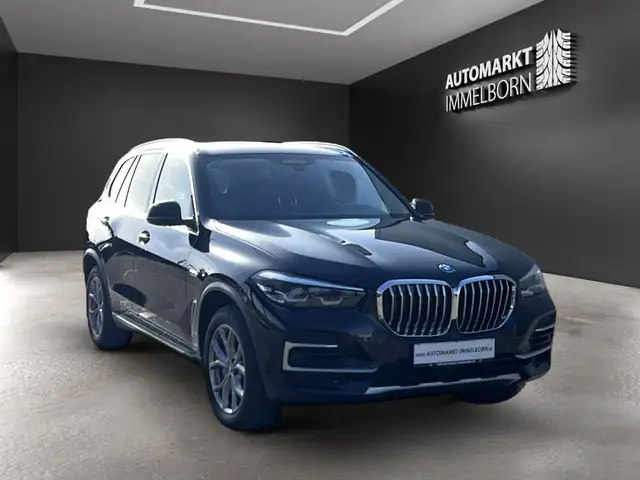 BMW X5 view 2
