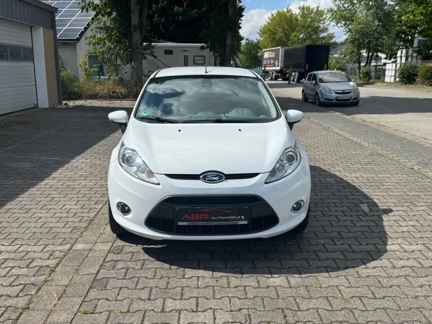 Ford Fiesta Titanium TÜV NEU 2-Hand Klima 98Tkm Blanc - 2
