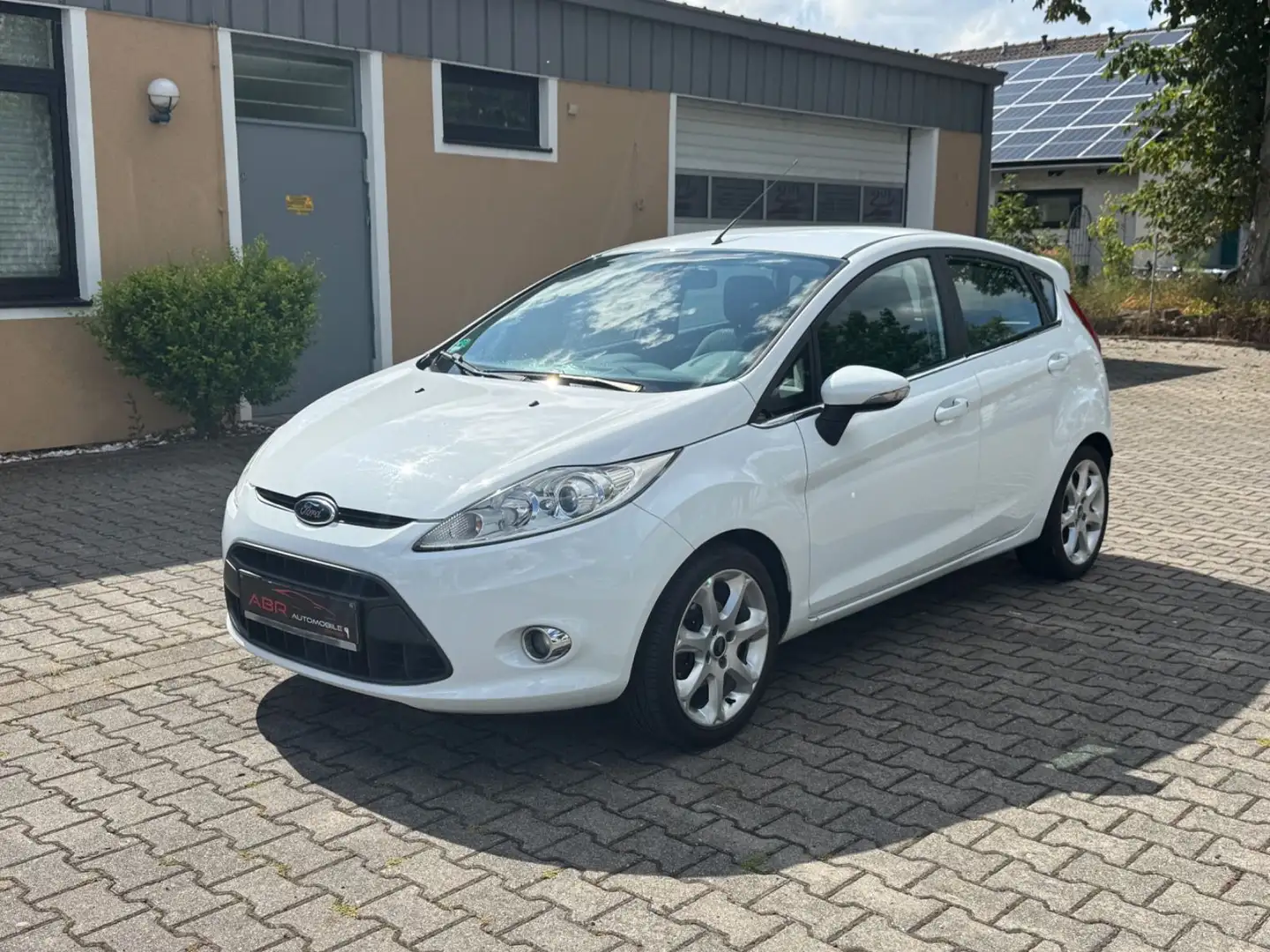 Ford Fiesta Titanium TÜV NEU 2-Hand Klima 98Tkm Blanc - 1