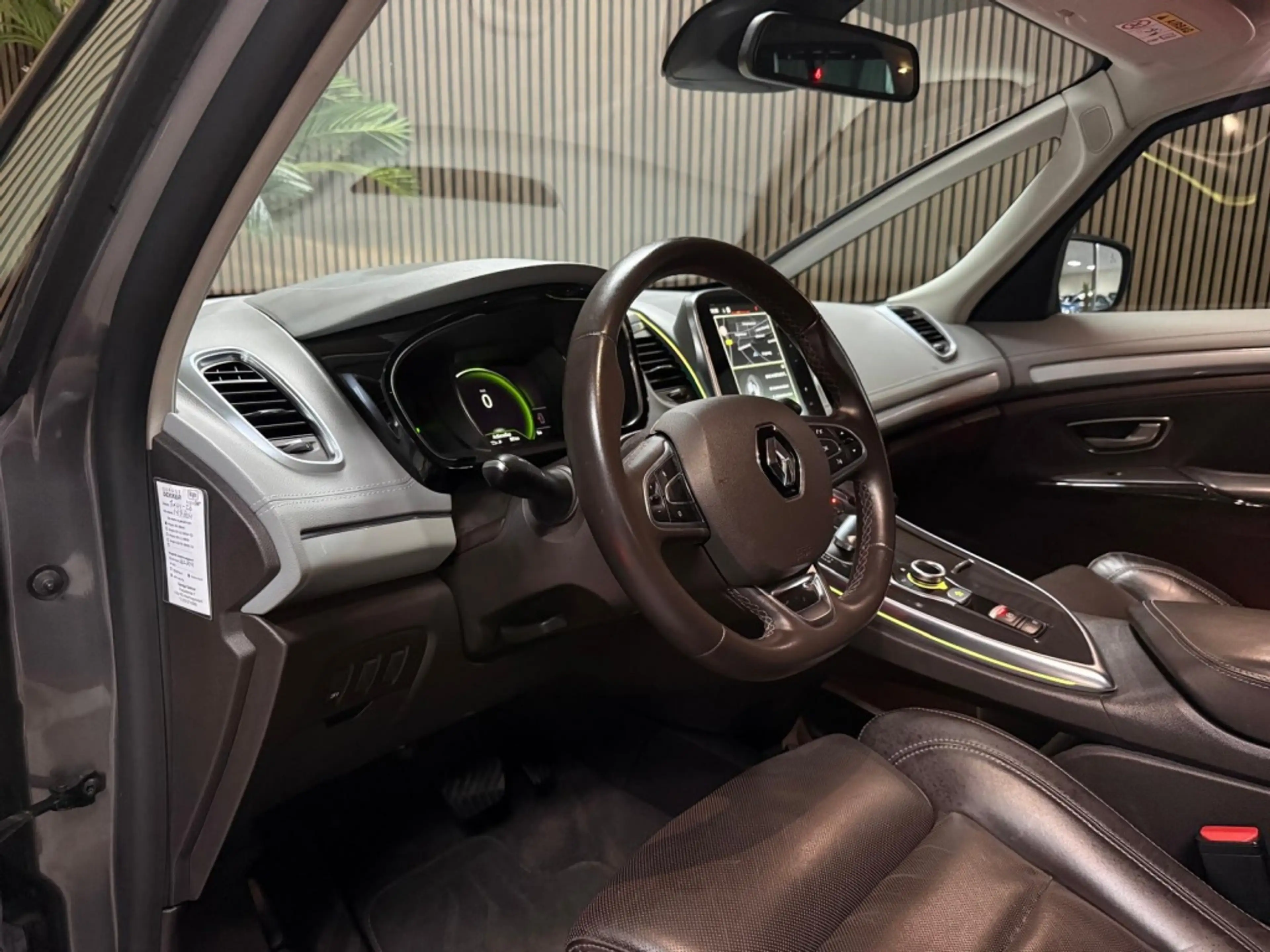 Renault Espace 1.6 TCe In.Paris 5p. — photo 12