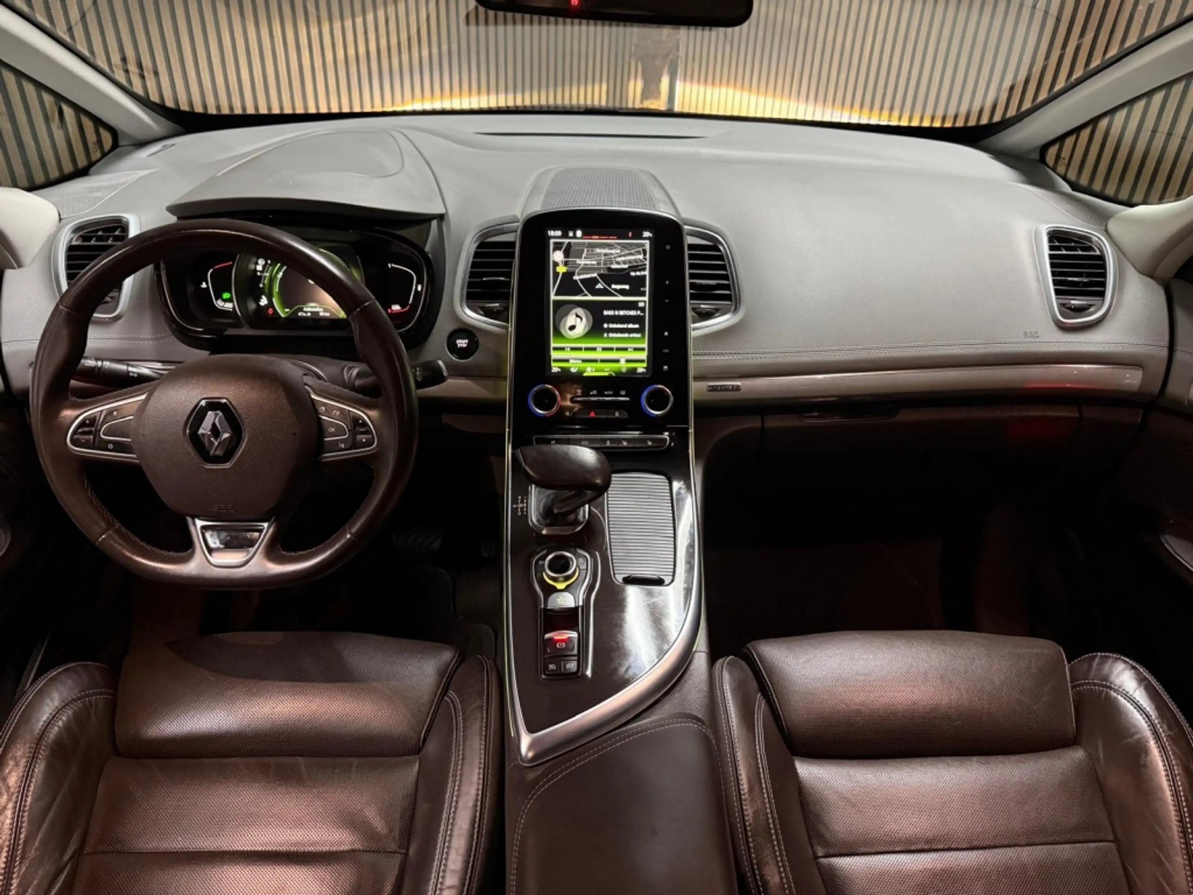 Renault Espace 1.6 TCe In.Paris 5p. — photo 10