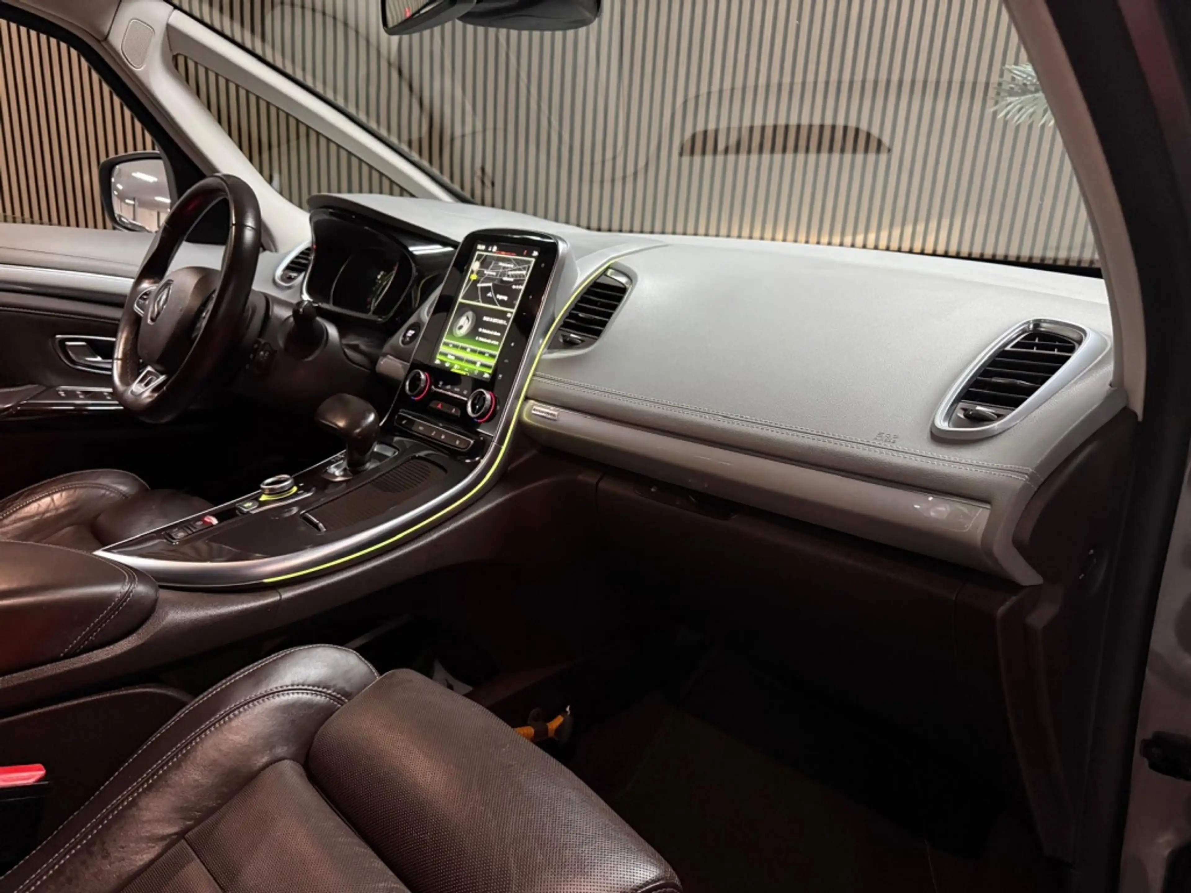 Renault Espace 1.6 TCe In.Paris 5p. — photo 11
