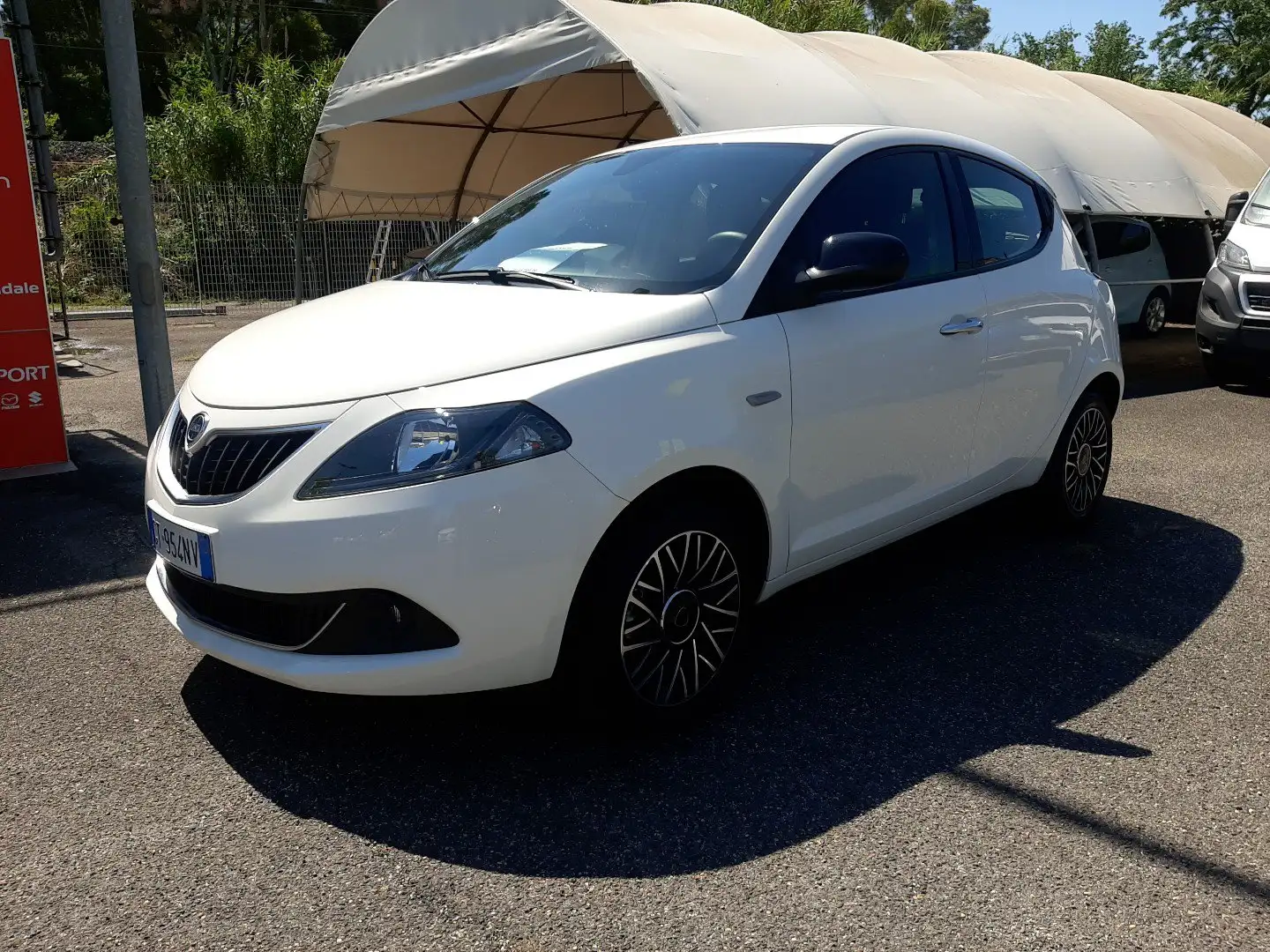 Lancia Ypsilon 1.0 FireFly 5 porte S&S Hybrid Platino Blanco - 2