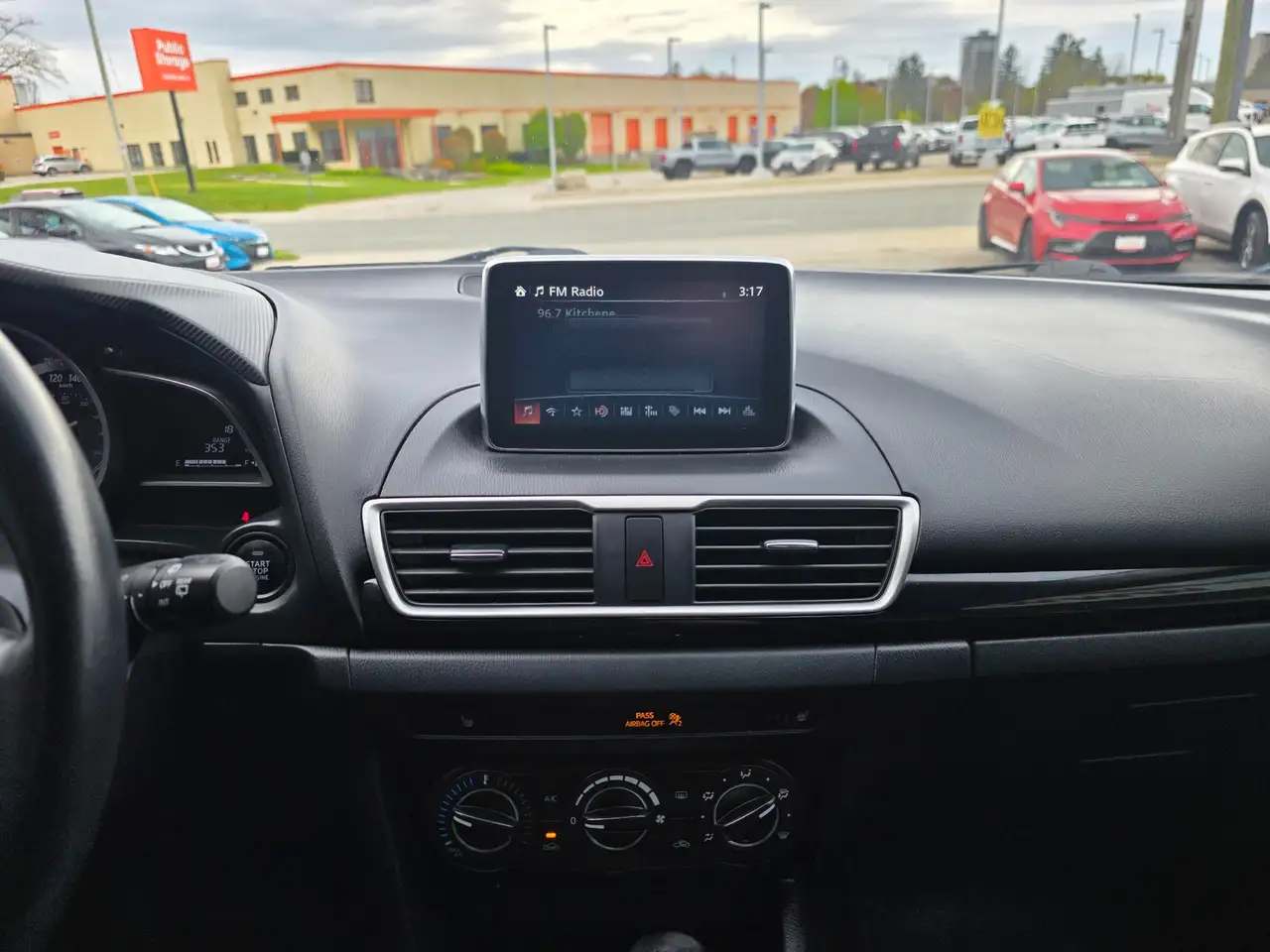 Mazda 3 снимка Mazda 3