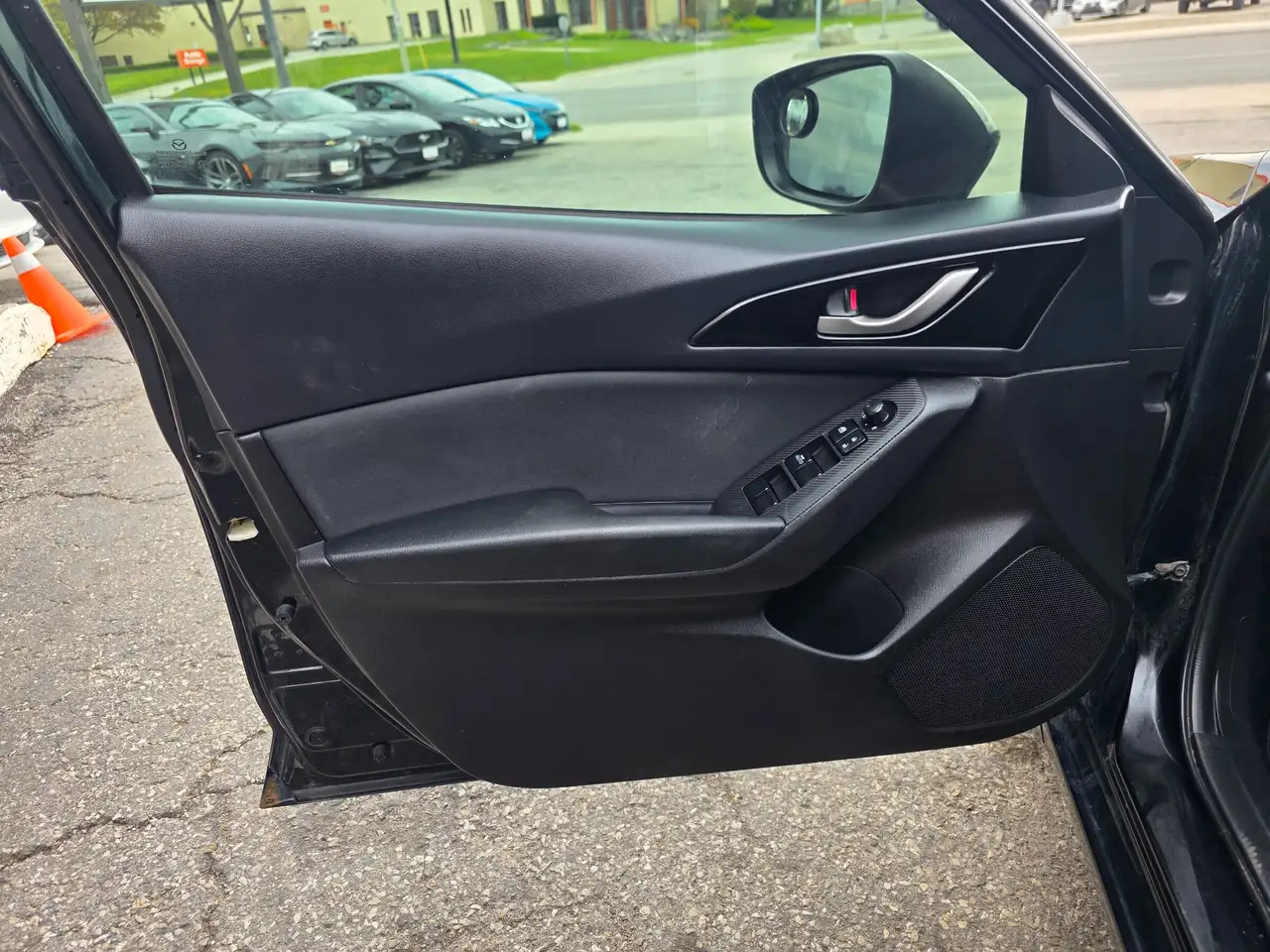 Mazda 3 снимка Mazda 3
