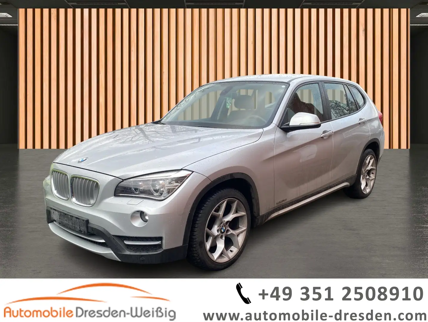 BMW X1 18 i sDrive xLine*AHK*Navi*1.Hand Stříbrná - 1