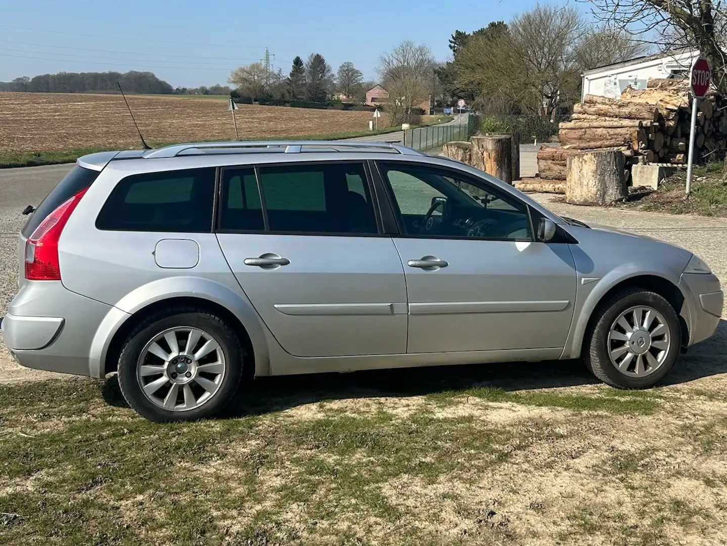 Renault Megane Mégane SW 1.5 dCi Dynamique Grijs - 2