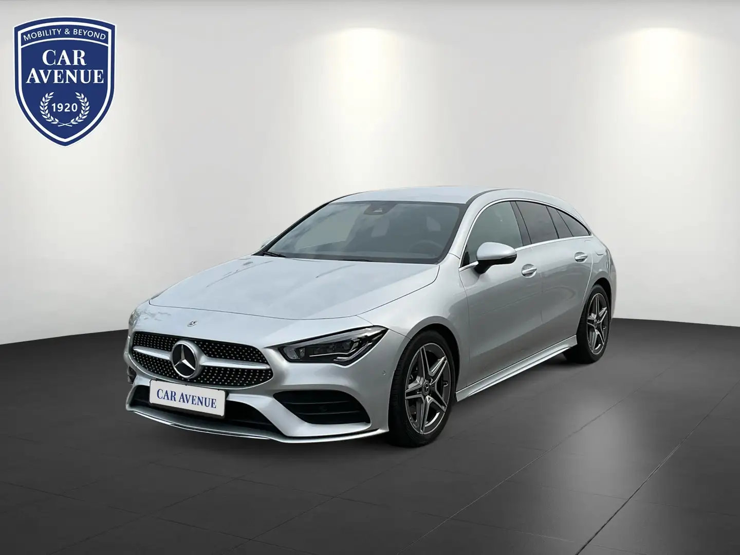 Mercedes-Benz CLA 180 D AMG Line Schwarz - 1