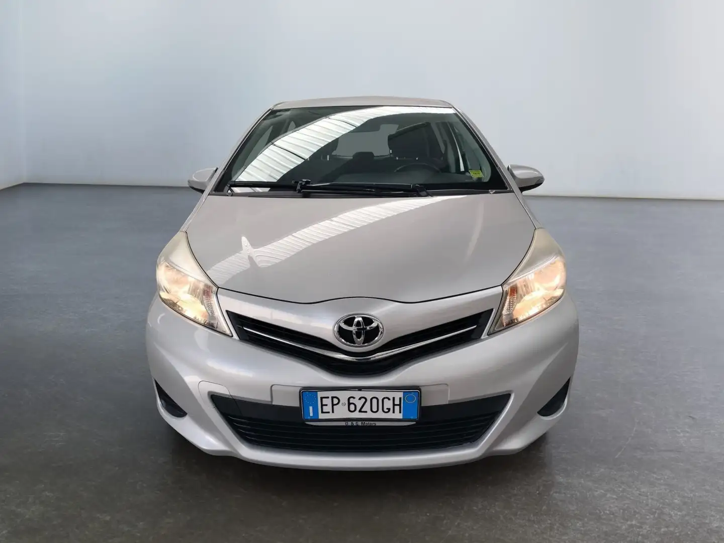 Toyota Yaris Yaris 1.4 D-4D 5 porte Silber - 2