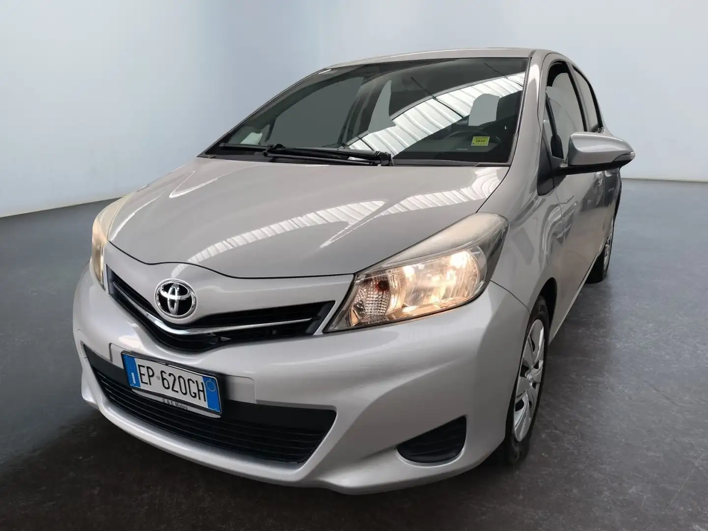 Toyota Yaris Yaris 1.4 D-4D 5 porte Silber - 1