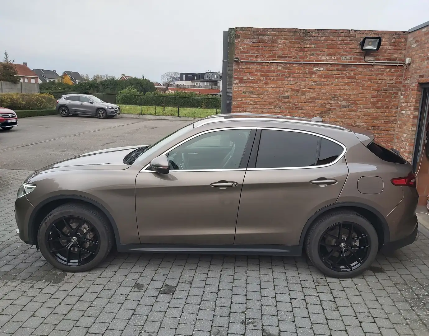 Alfa Romeo Stelvio 2.0t + Dakdragers + Winterset + Zomerset Brun - 1