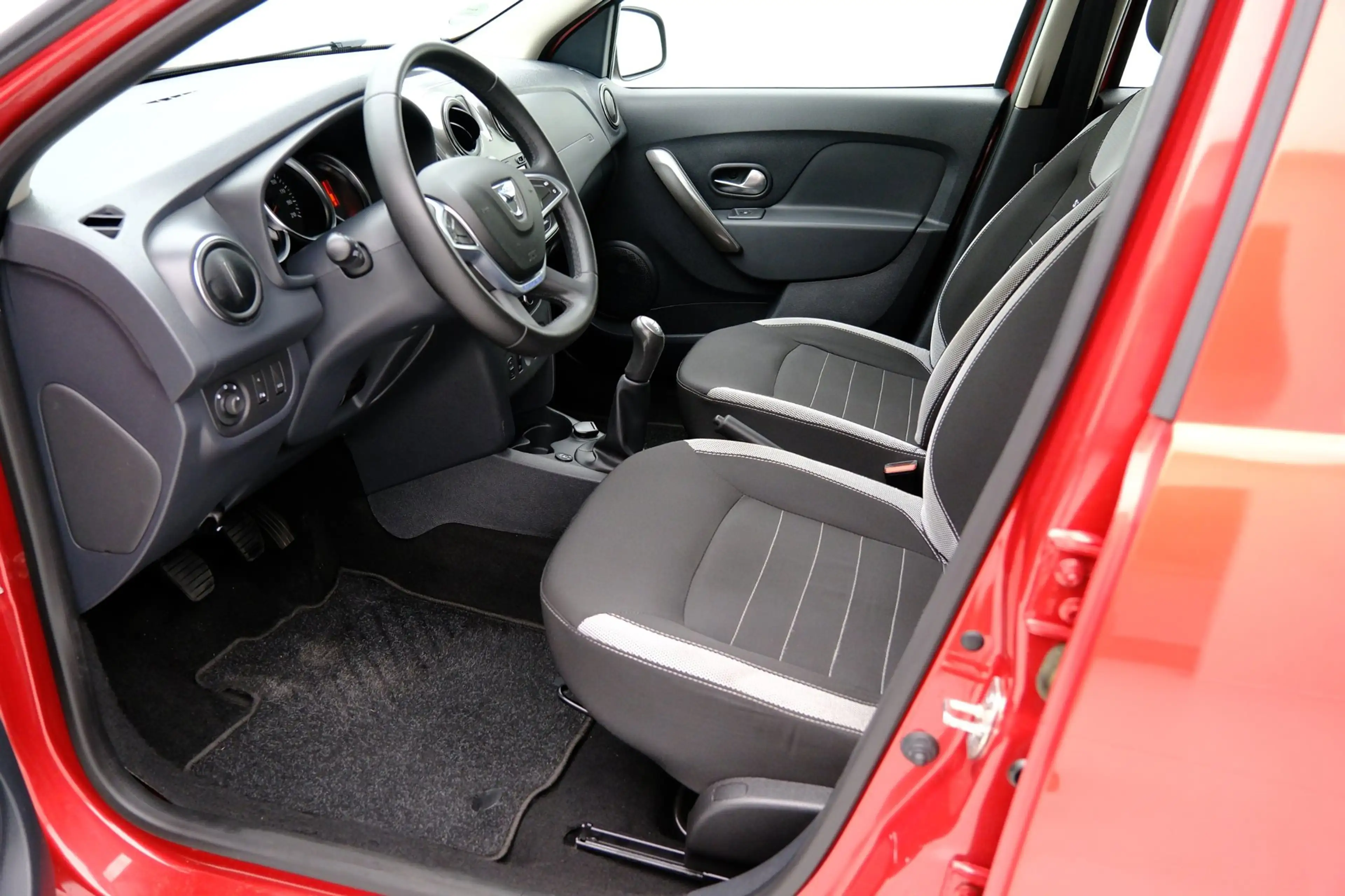 Dacia Sandero 0.9 TCe 5-drs Bi-Fuel / LPG-G3 SL Stepway Trekh.|N — photo 2