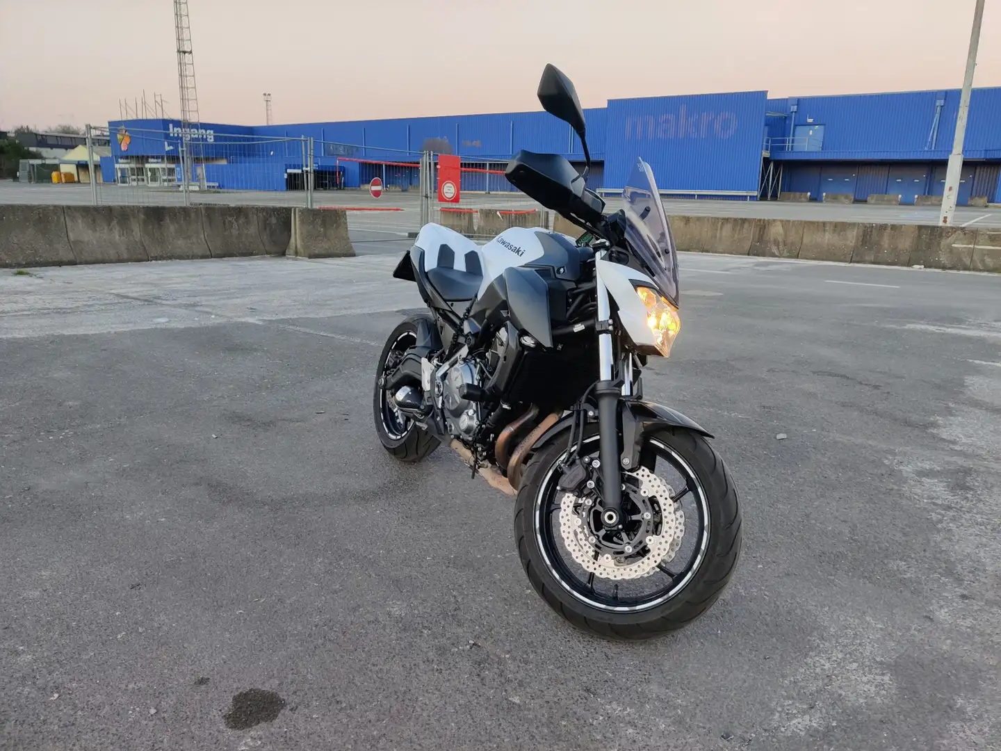 Kawasaki Z 650 Alb - 1