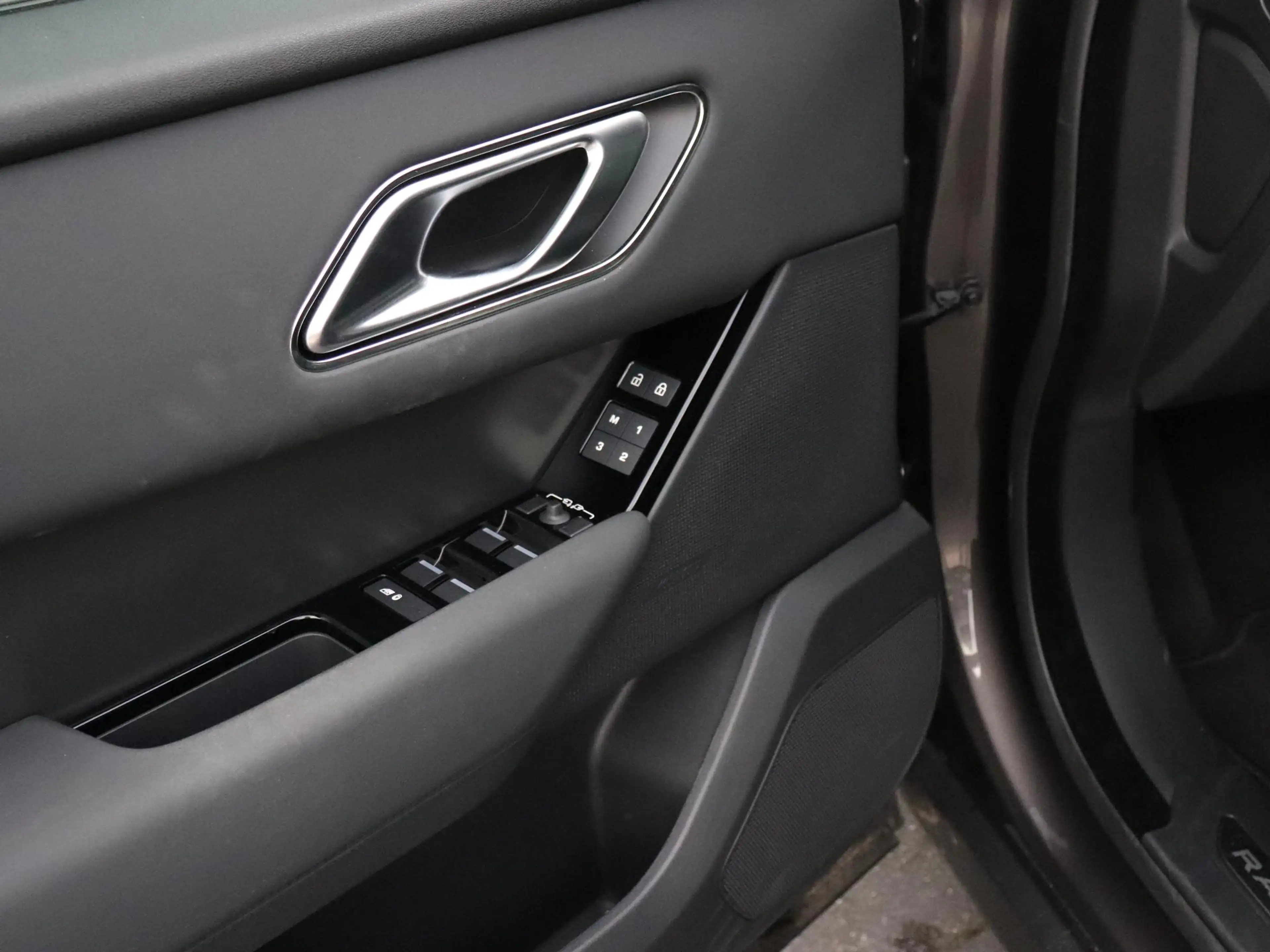 Land Rover Range Rover Velar 2.0 P400e AWD Dynamic HSE PHEV | LEDER | MEMORY | — photo 23