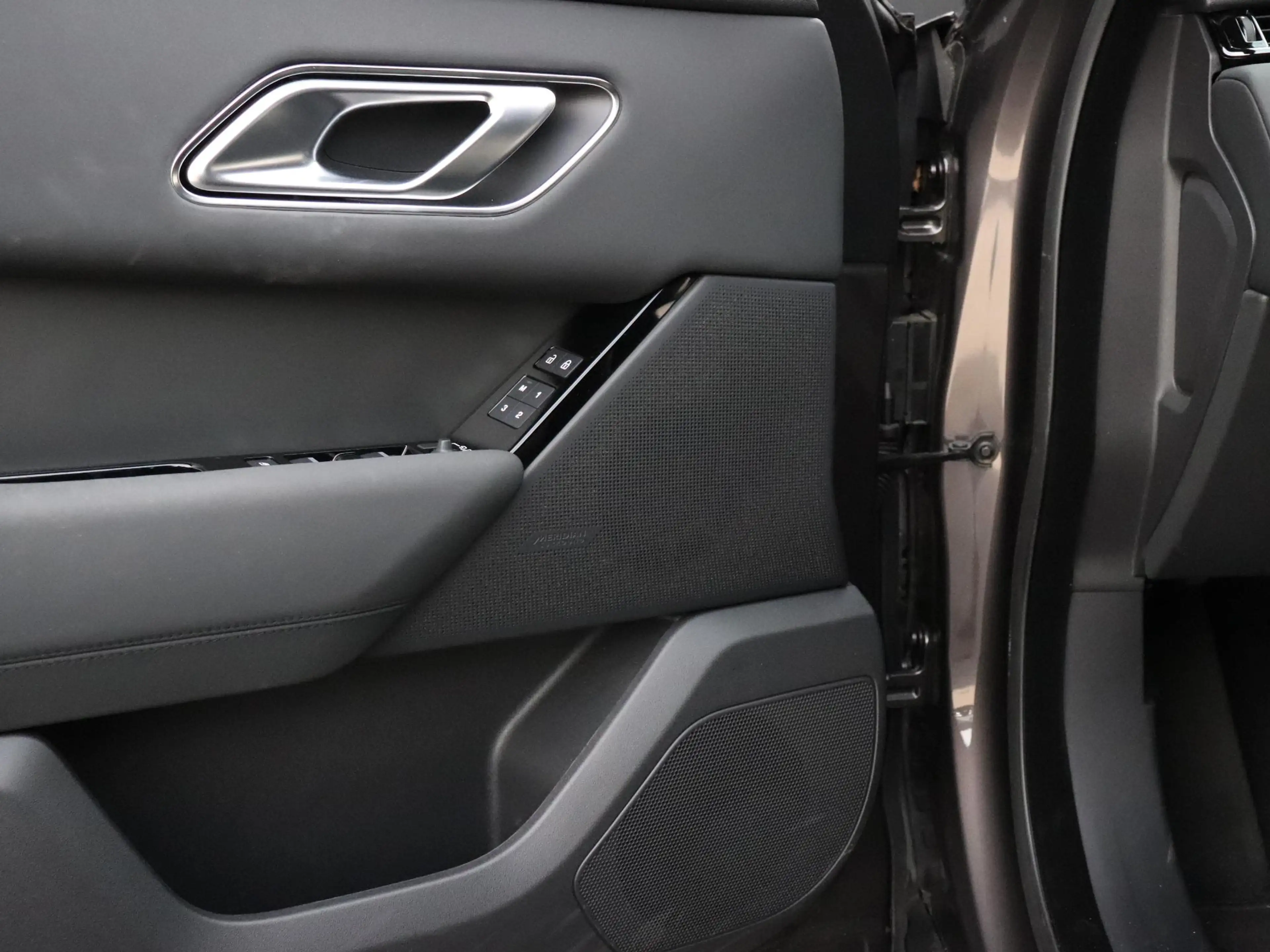 Land Rover Range Rover Velar 2.0 P400e AWD Dynamic HSE PHEV | LEDER | MEMORY | — photo 24