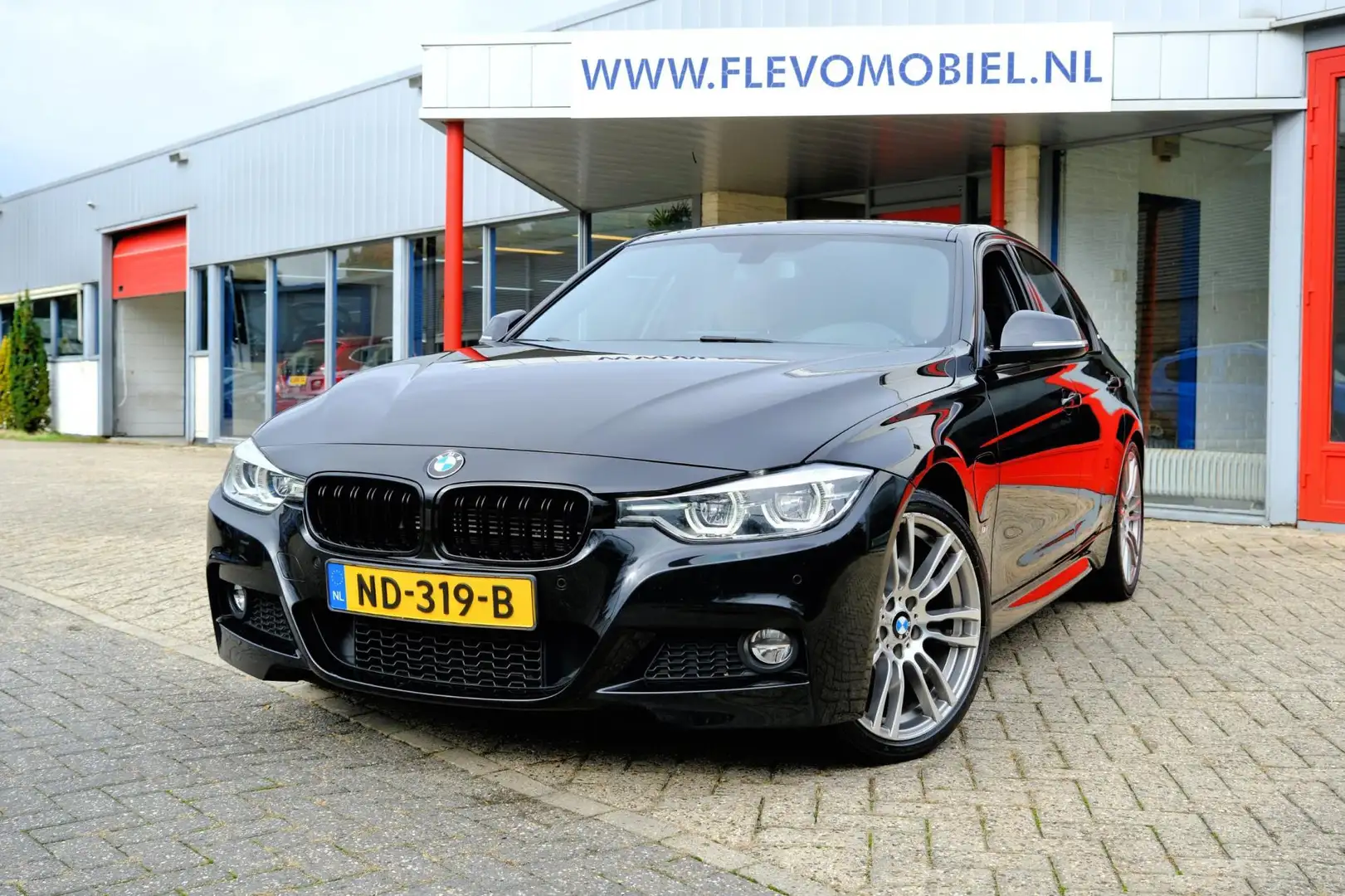 BMW 330 3-serie 330e Centennial M Sport Aut. Leder|Navi|Sp Zwart - 1
