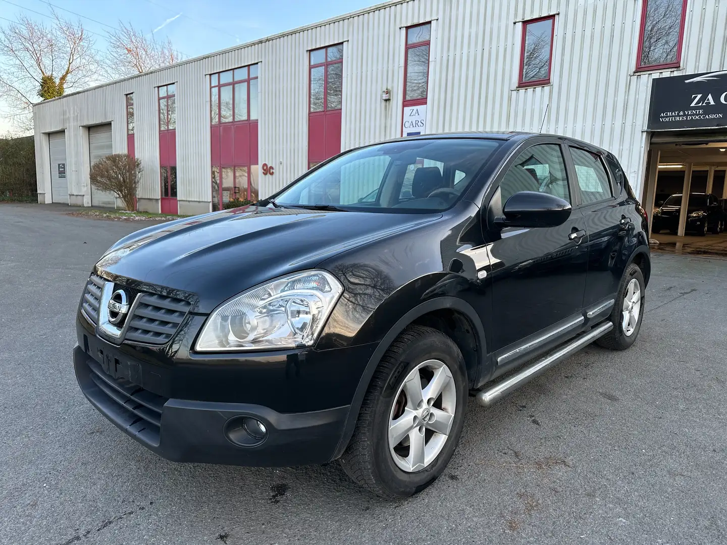 Nissan Qashqai 1.6i 2WD Tekna Pack Executive Zwart - 1