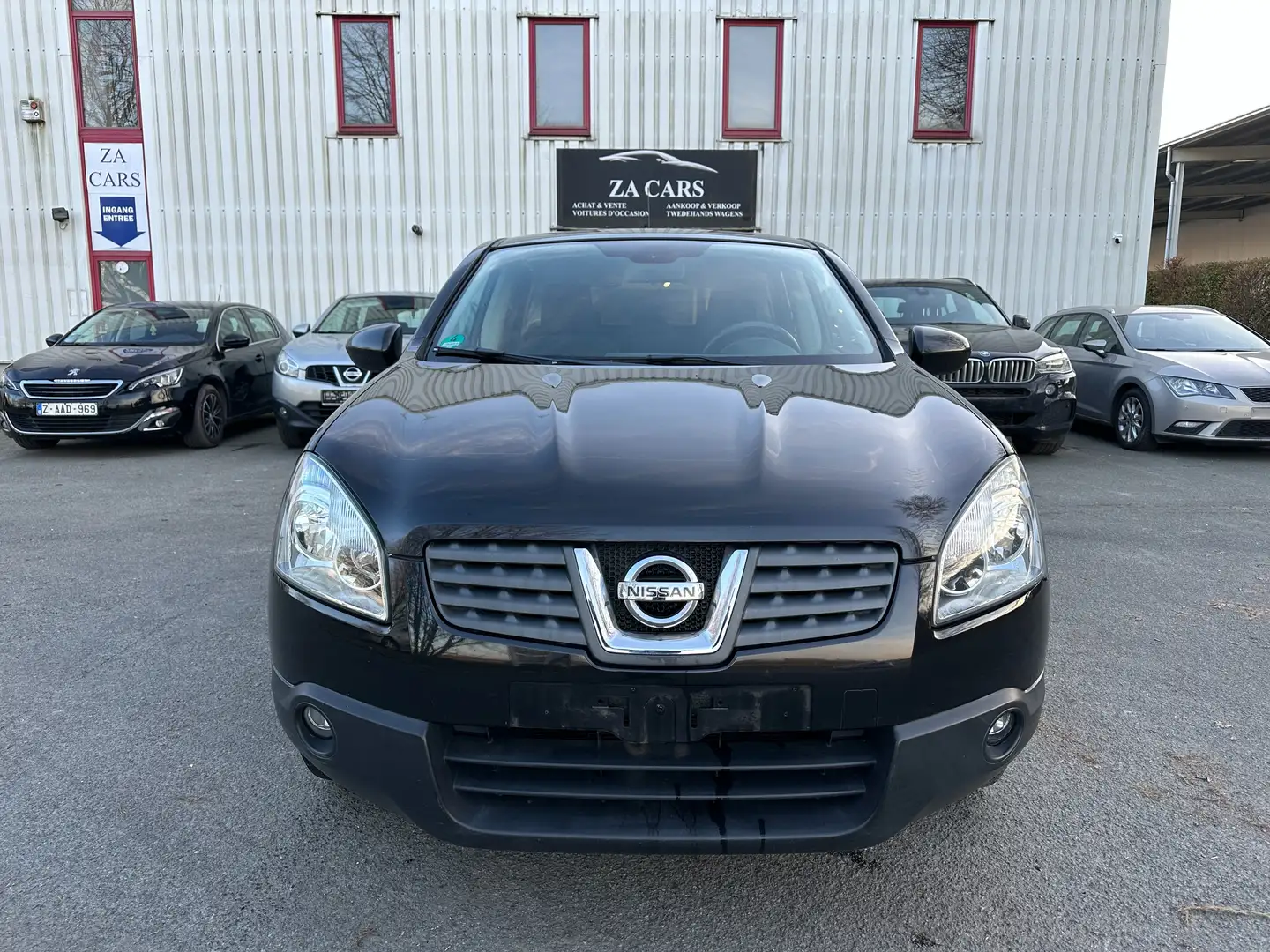 Nissan Qashqai 1.6i 2WD Tekna Pack Executive Zwart - 2