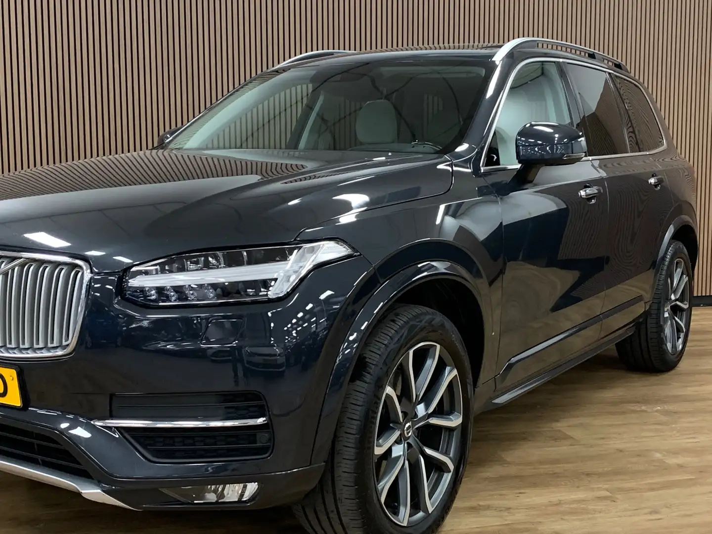 Volvo XC90 T6 |7 Persoons|Opendak|Automaat|Full Options| Grijs - 2