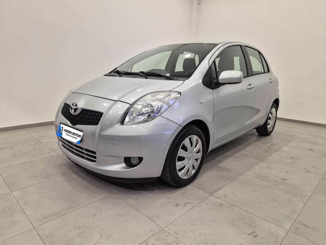 Toyota Yaris 5p 1.3 Navy - NEOPATENTATI - Navi - Clima