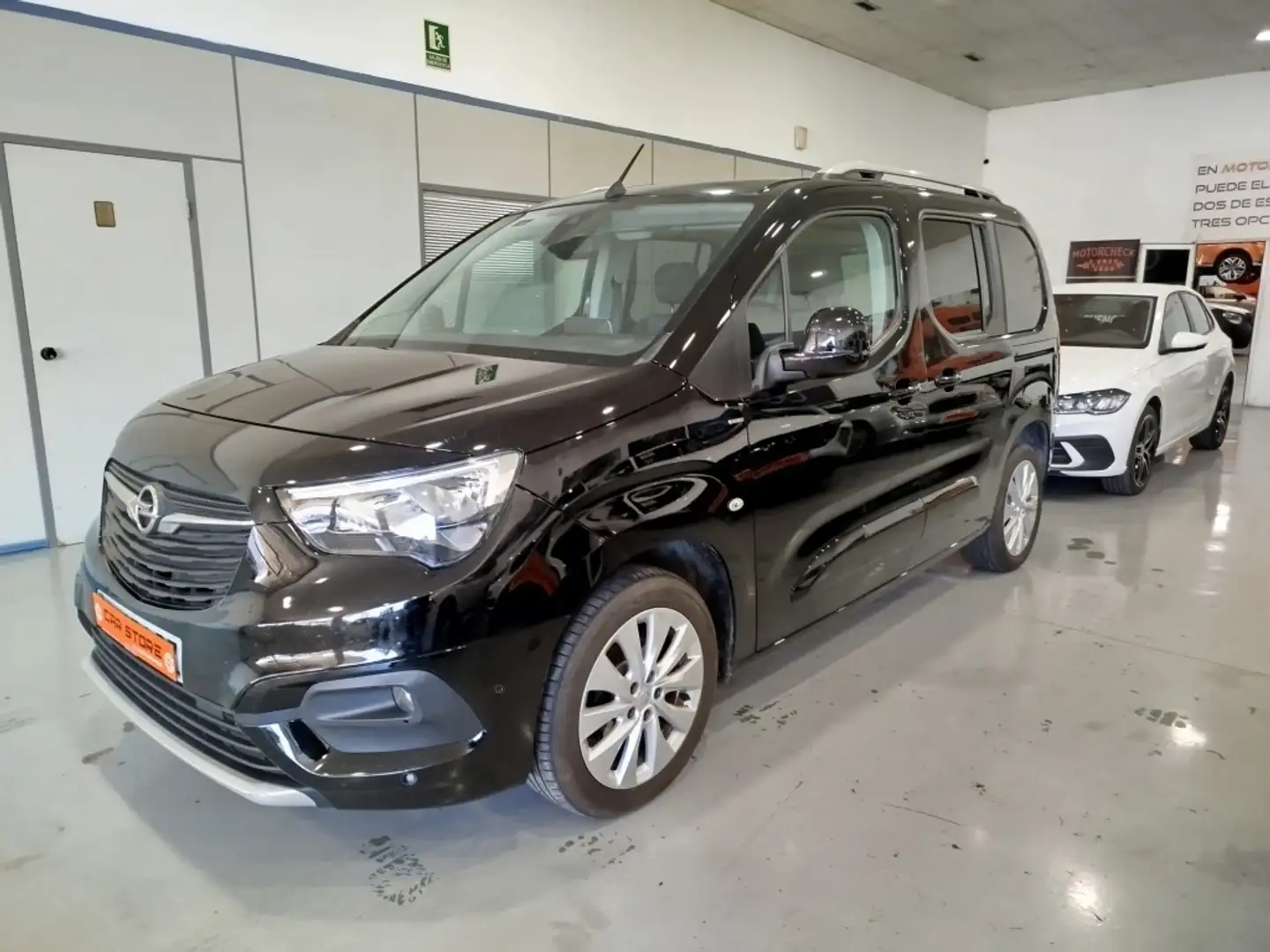 Opel Combo Life 1.5TD S/S Edition Plus XL 100 Černá - 1