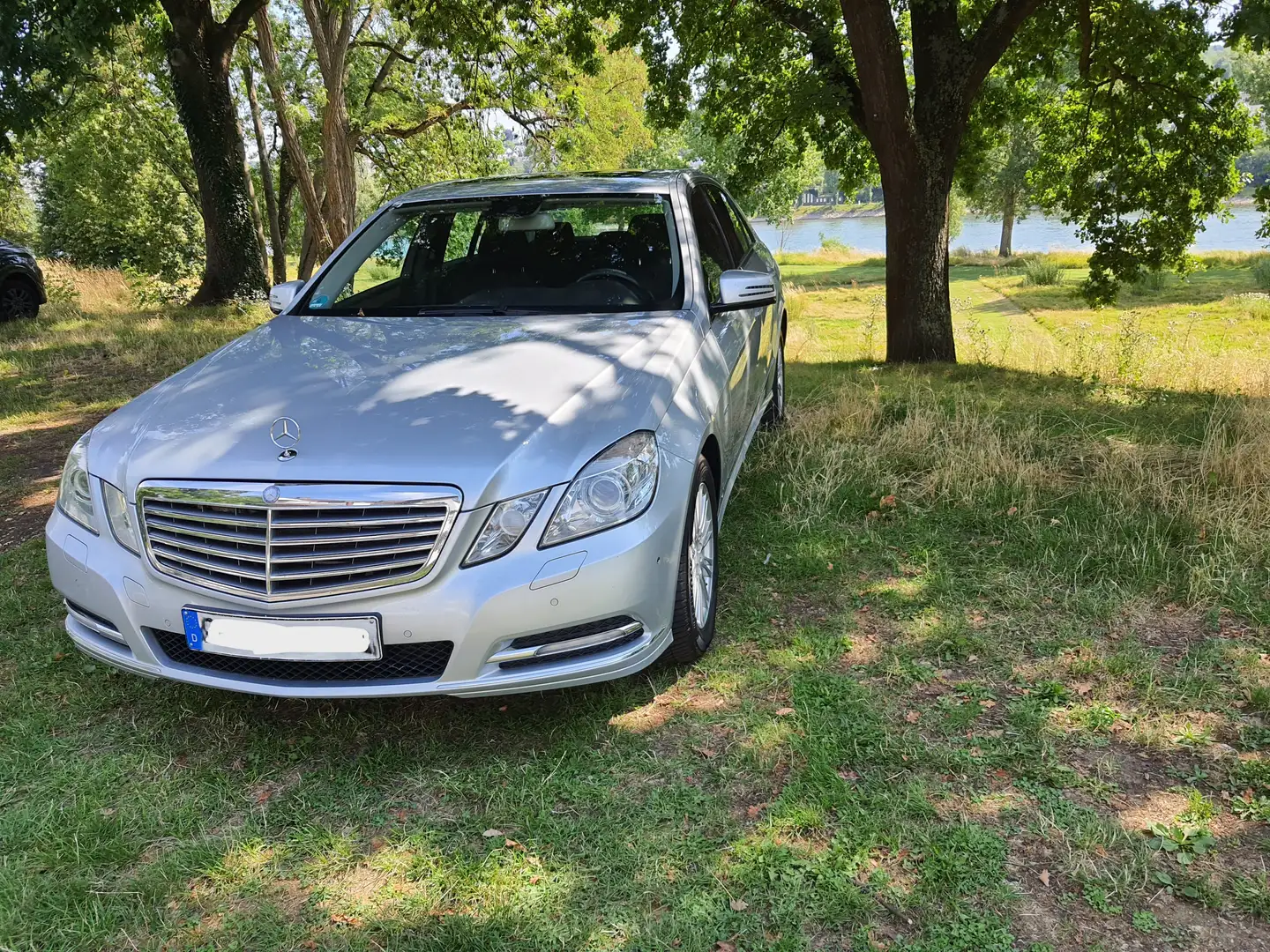 Mercedes-Benz E 300 E 300 CDI DPF BlueEFFICIENCY 7G-TRONIC Elegance Silver - 1
