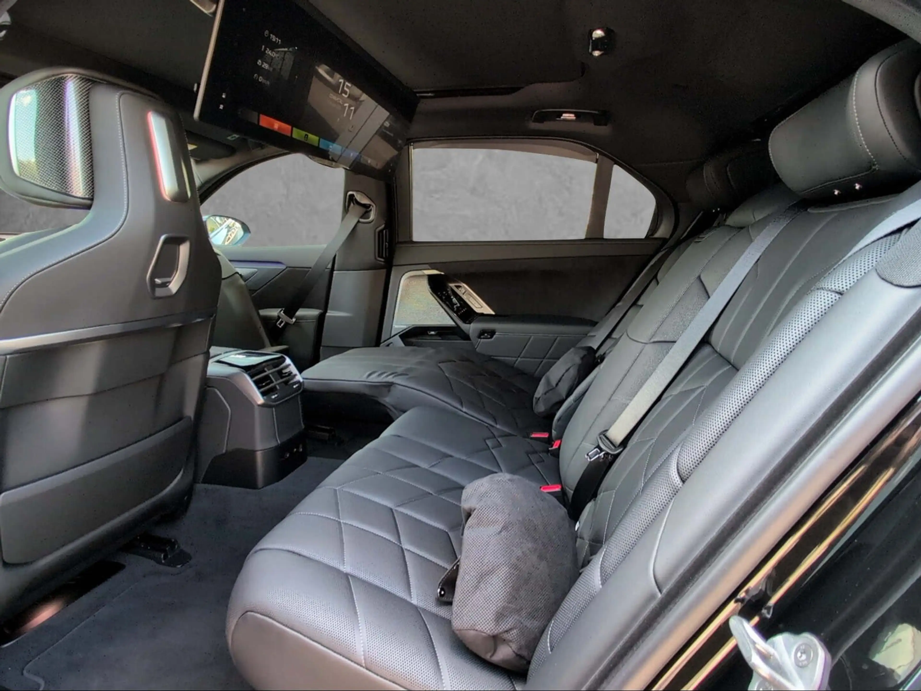 BMW 740 xDrive Sportpaket — photo 10