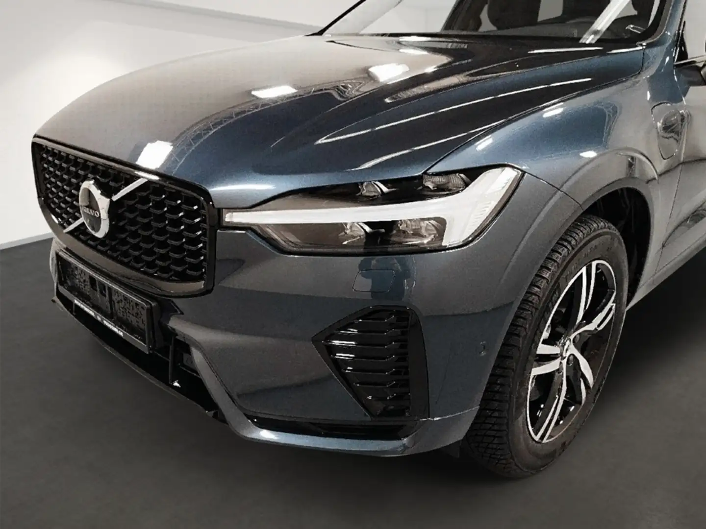 Volvo XC60 T6 Plus Dark Recharge Plug-In Hybrid AWD EU6e Pano Blau - 2