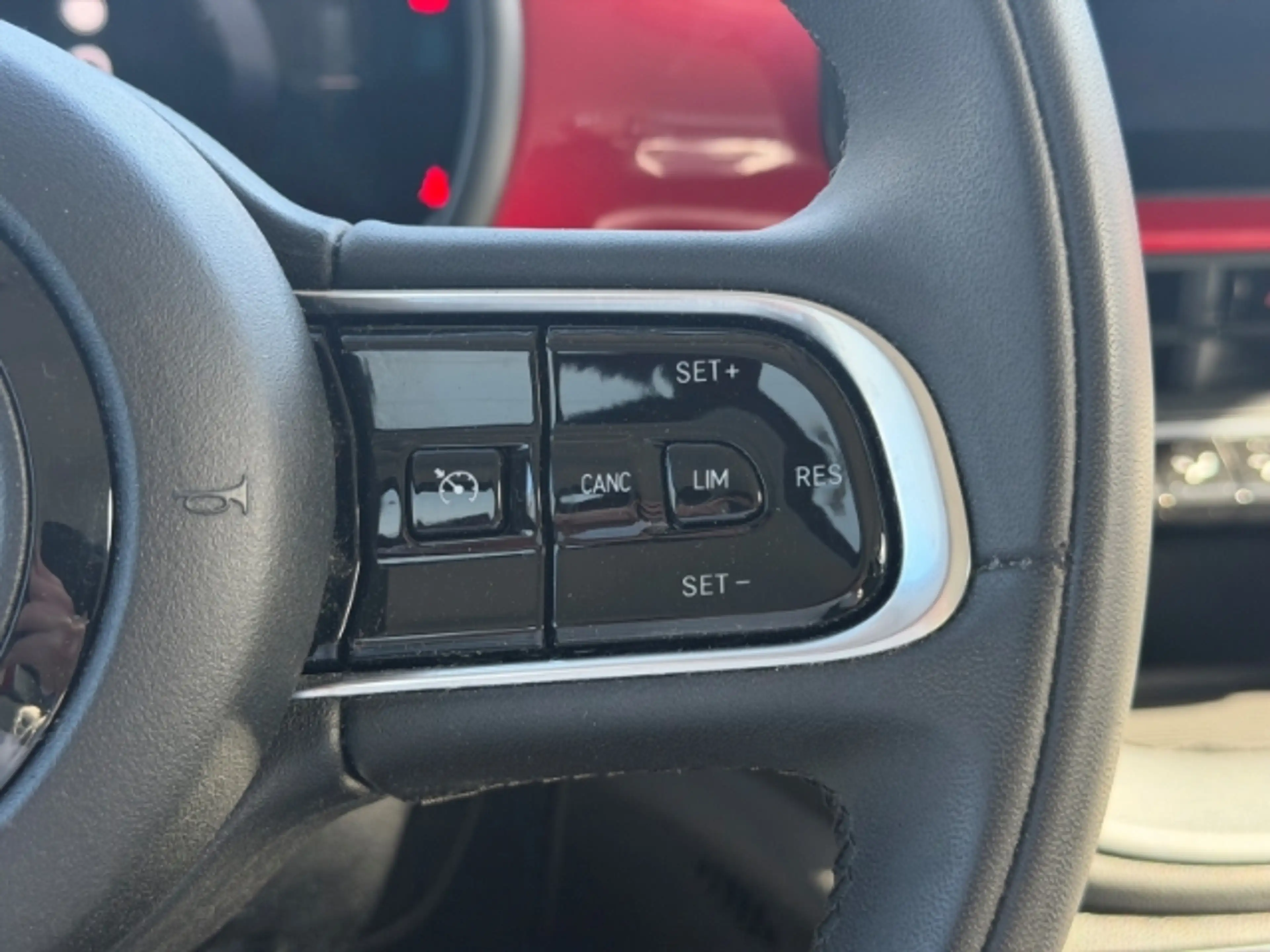 Fiat 500e Red *Apple Car Play *Tempomat — photo 15