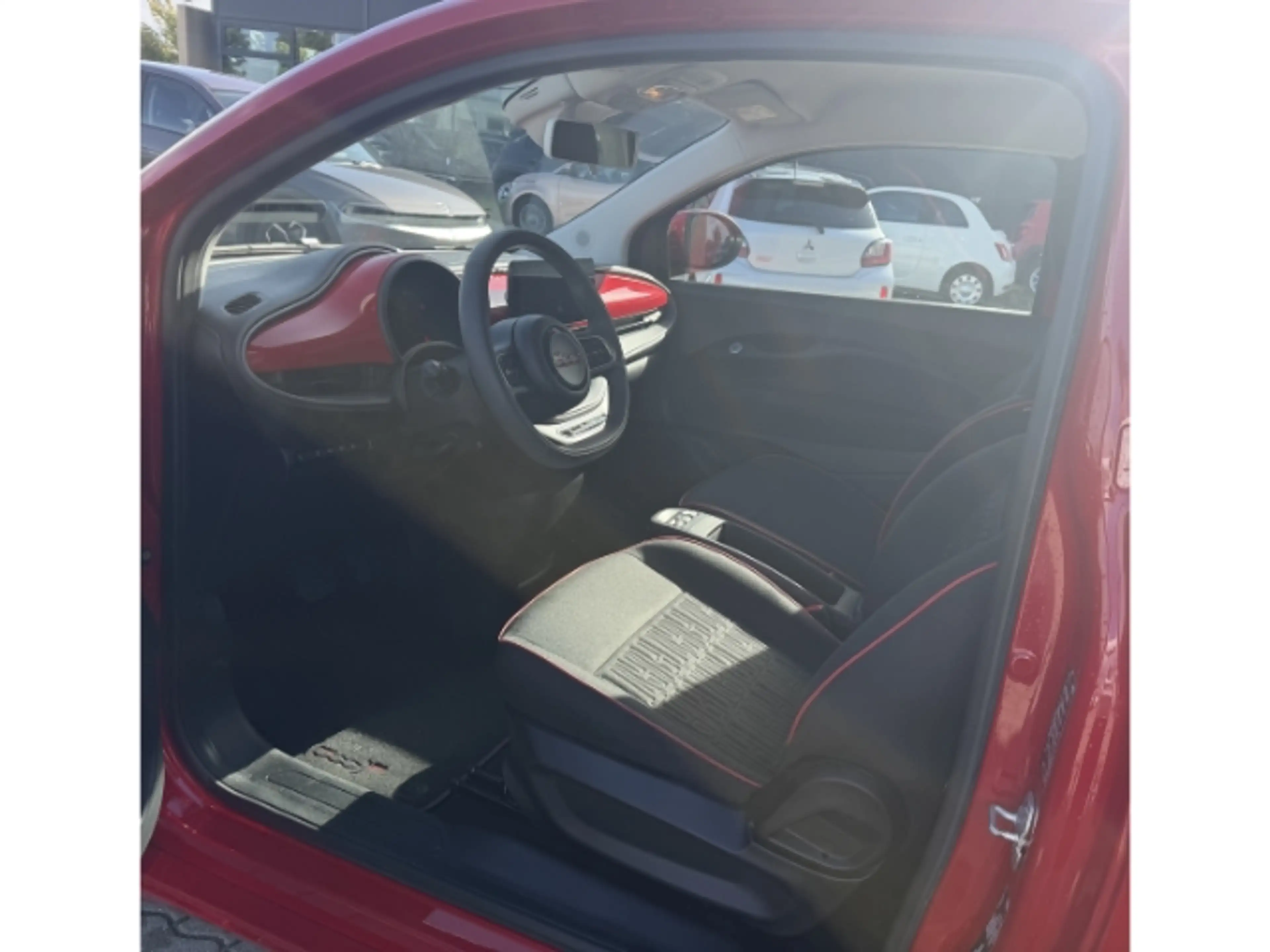 Fiat 500e Red *Apple Car Play *Tempomat — photo 9