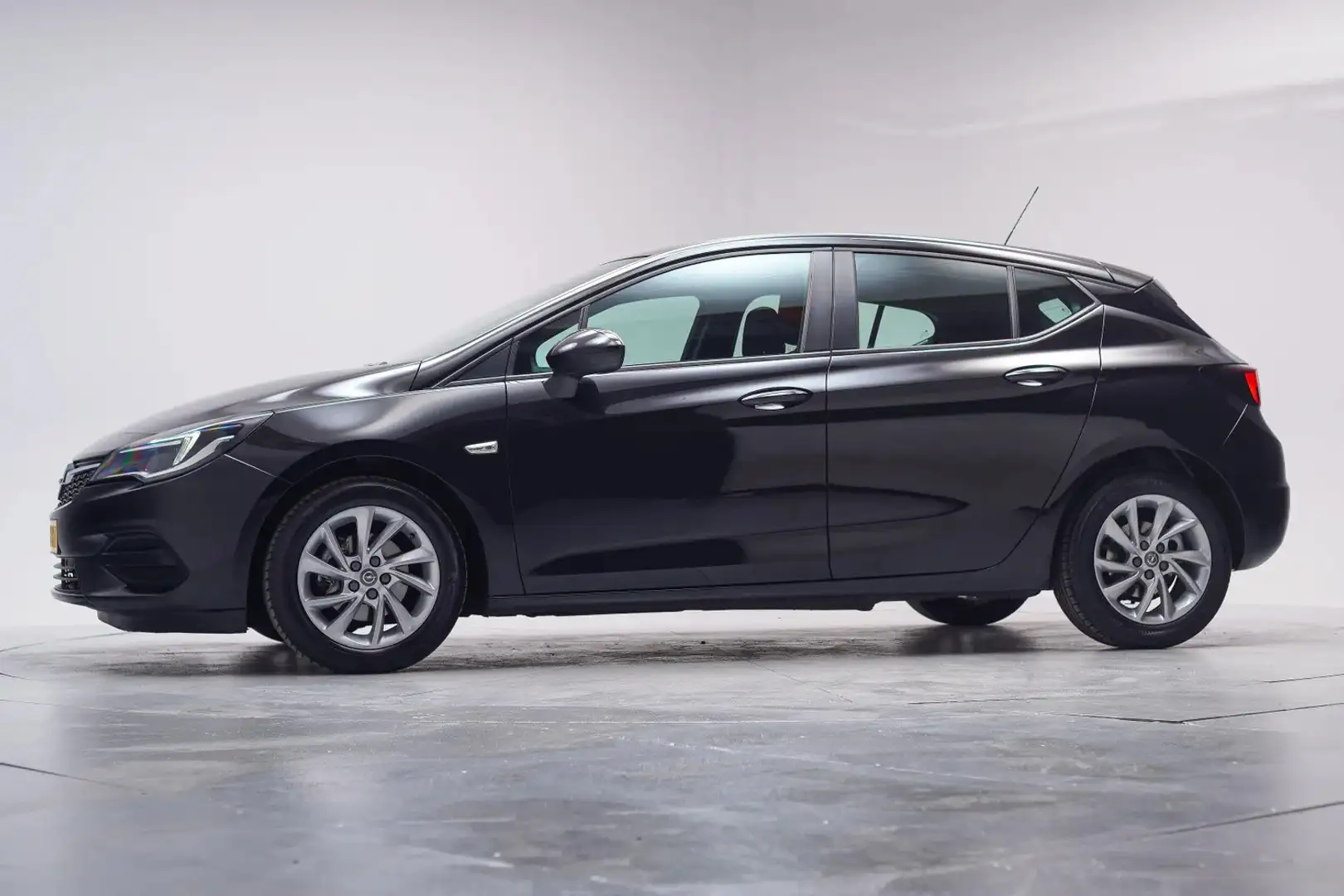 Opel Astra 1.2 Edition 5-drs [ Navi Apple/Android Cruise ] Schwarz - 2