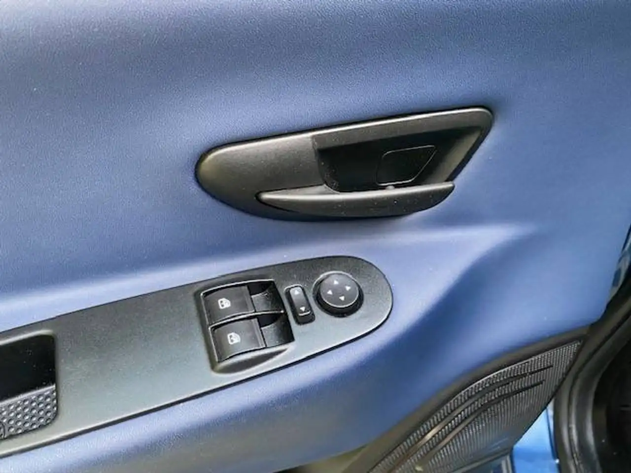 Lancia Ypsilon 2024 — фото 7