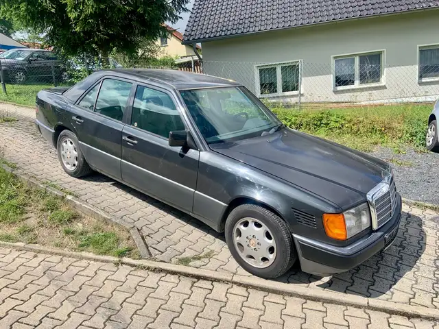Mercedes-Benz 300 W 124