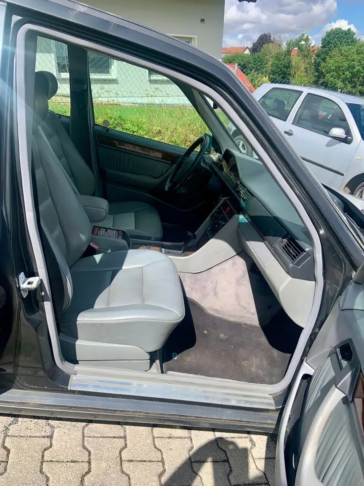 Mercedes-Benz 300 W 124, foto 11