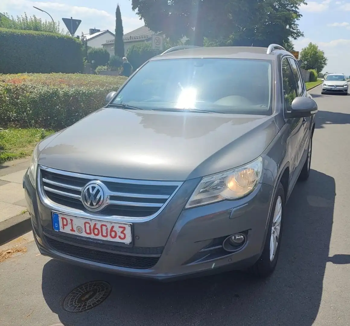 Volkswagen Tiguan Team BMT ParkAssi/AHK/ZahnriemNeu Grau - 2