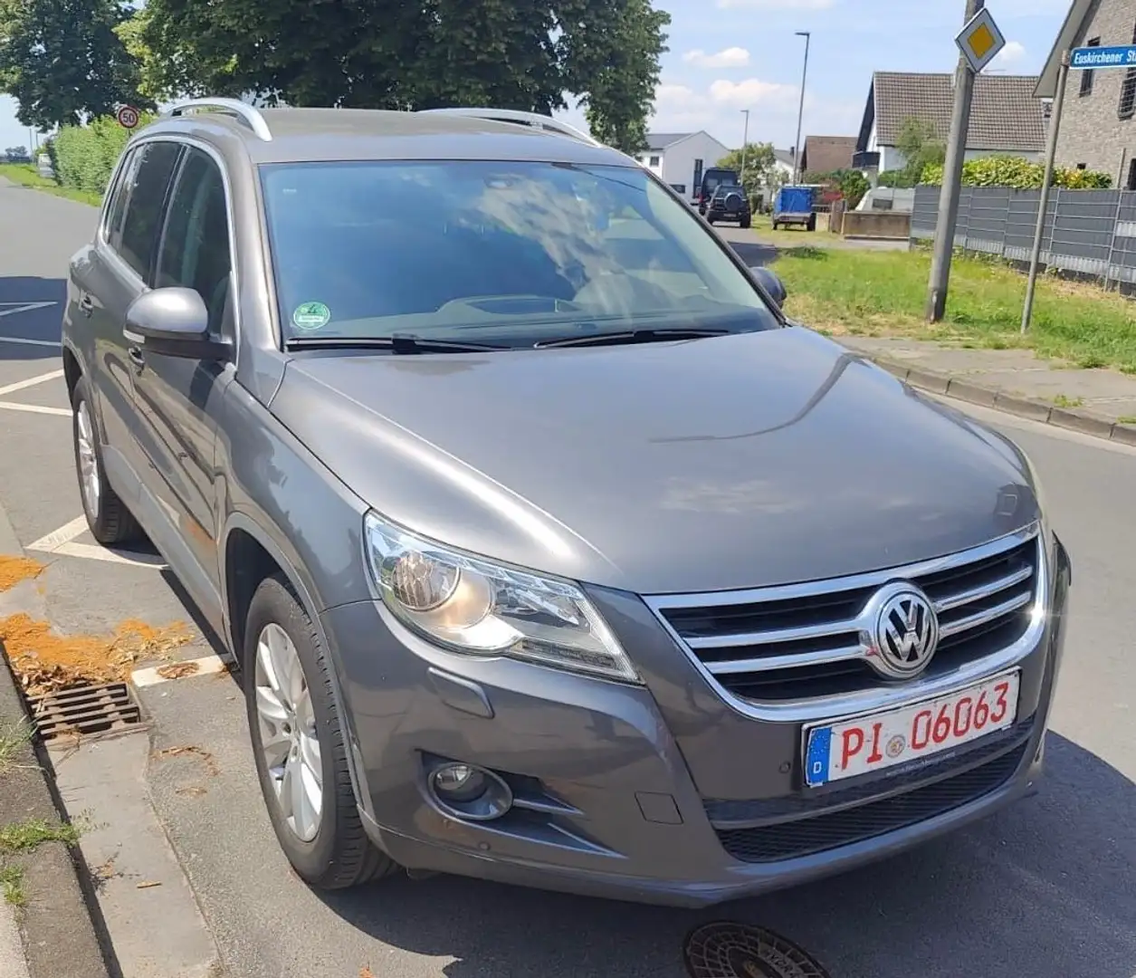 Volkswagen Tiguan Team BMT ParkAssi/AHK/ZahnriemNeu Grau - 1