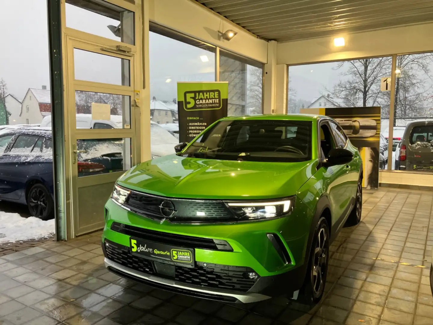 Opel Mokka-E Fin. ab 2,99% Navi,Rückfahrkamera,Sitzhei Grün - 2