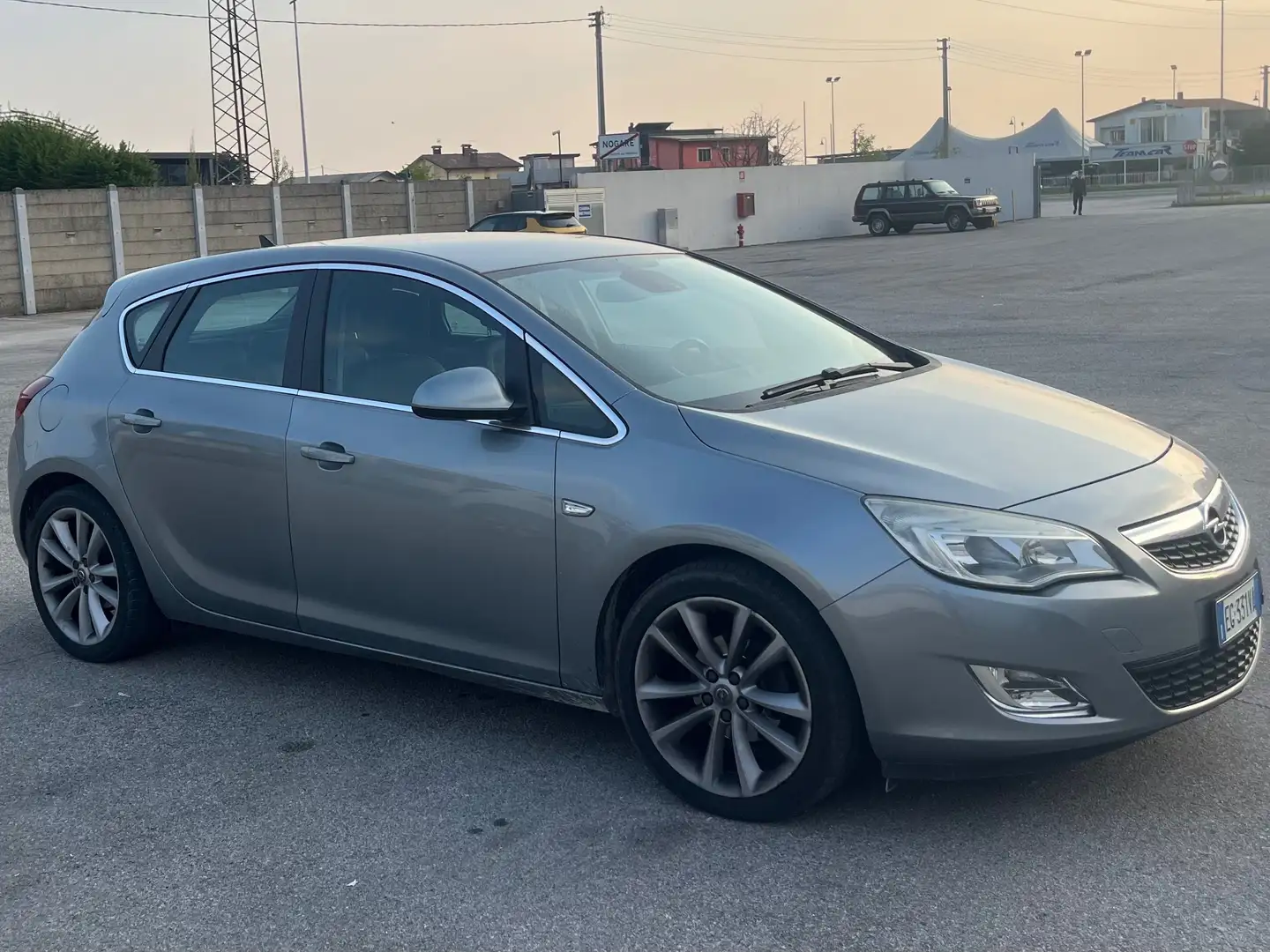 Opel Astra Astra IV 2011 5p 1.4 turbo 140cv Argento - 2
