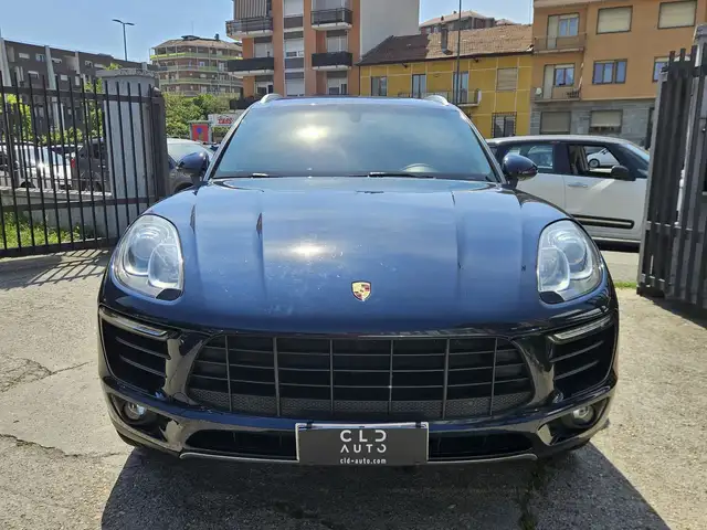 Porsche Macan view 2