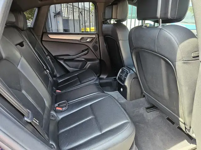 Porsche Macan view 12