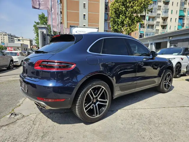 Porsche Macan view 4