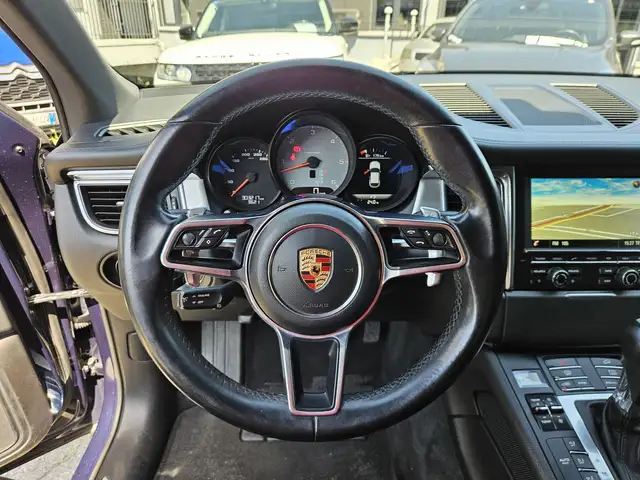 Porsche Macan view 13
