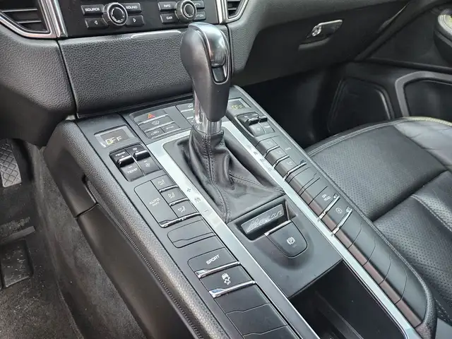 Porsche Macan view 15