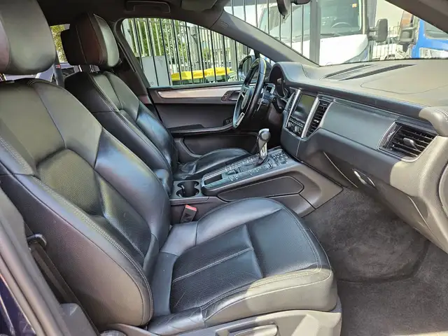 Porsche Macan view 11