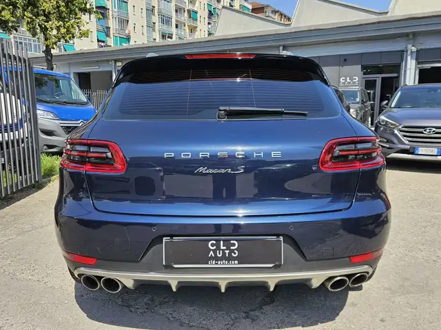 Porsche Macan view 5