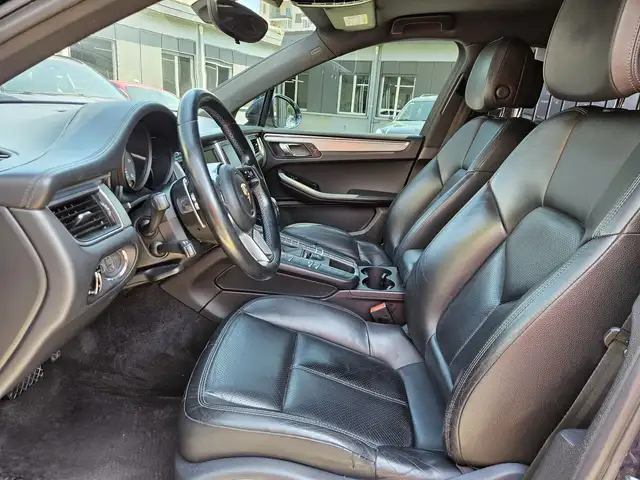 Porsche Macan view 8