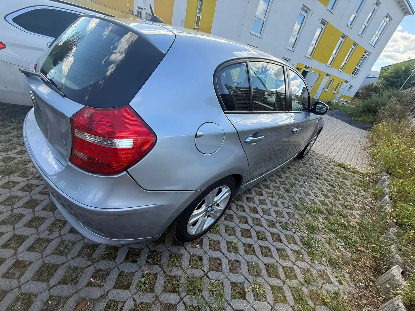 BMW 116 1er Diesel (5-Türer) 116d DPF Modrá - 1